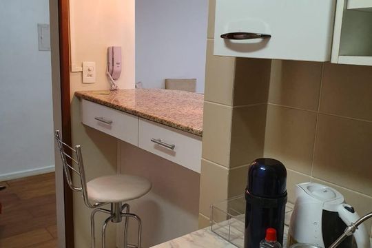 Cozinha de apartamento para alugar com 1 quarto, 60m² em Centro, Pelotas
