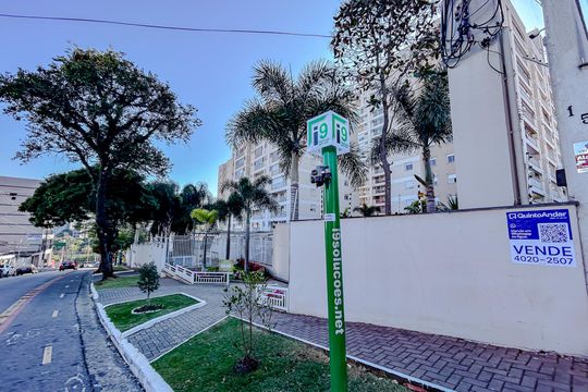 Fachada com Plaquinha de apartamento à venda com 3 quartos, 68m² em Chácara Seis de Outubro, São Paulo