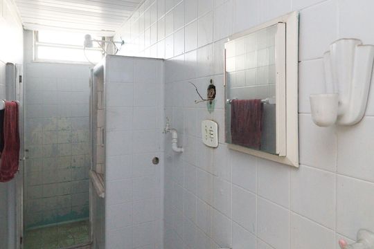 Banheiro social de apartamento para alugar com 3 quartos, 80m² em Padre Miguel, Rio de Janeiro