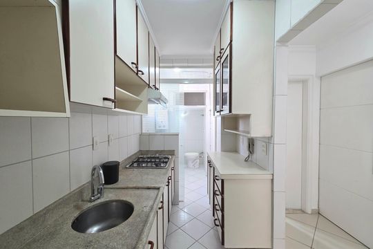 Cozinha de apartamento para alugar com 2 quartos, 50m² em Moema, São Paulo