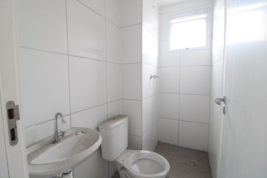Banheiro de apartamento para alugar com 2 quartos, 43m² em Usina Piratininga, São Paulo