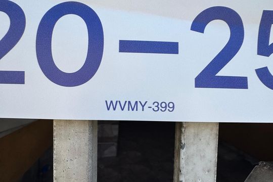 Fachada com PLACA GRANDE de casa para alugar com 3 quartos, 350m² em Jardim Roberto, Osasco