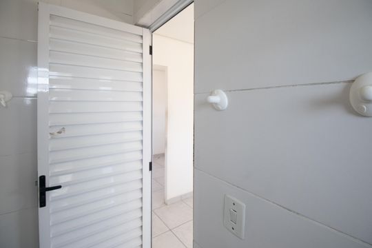 Banheiro de casa para alugar com 2 quartos, 40m² em Jardim Monte Verde, São Paulo