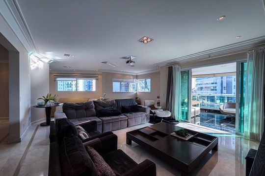 Apartamento à venda com 6 quartos, 257m² em Jardim Analia Franco, São Paulo