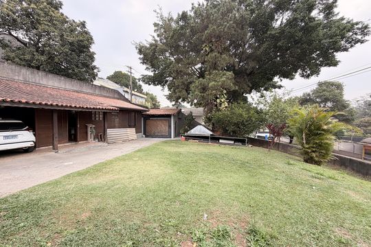 Quintal  de casa à venda com 3 quartos, 432m² em Jardim Rosaura, Jundiaí
