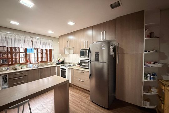 Cozinha de casa à venda com 3 quartos, 432m² em Jardim Rosaura, Jundiaí