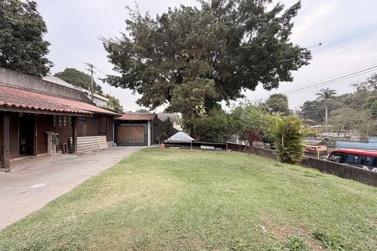 Quintal  de casa à venda com 3 quartos, 432m² em Jardim Rosaura, Jundiaí