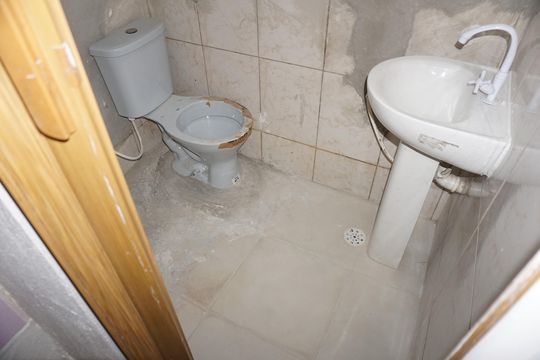 Banheiro de casa para alugar com 1 quarto, 35m² em Jardim Irapiranga, Embu das Artes