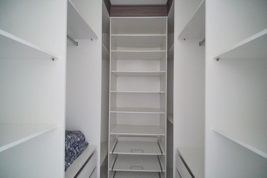 closet da Suíte 1 de casa para alugar com 3 quartos, 155m² em Feitoria, São Leopoldo