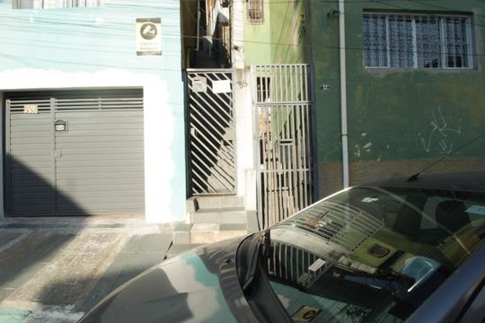 Fachada de casa para alugar com 2 quartos, 86m² em Vila Zat, São Paulo