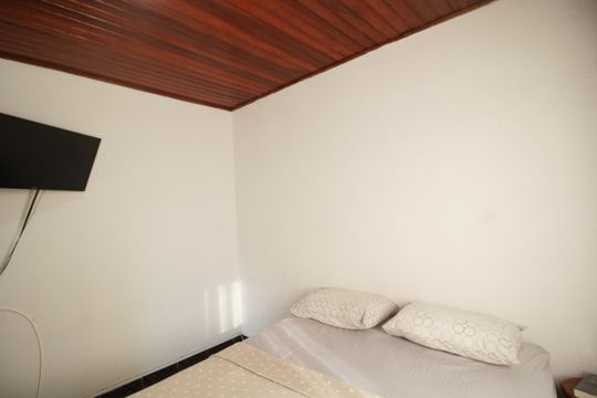 Quarto 1 de casa para alugar com 2 quartos, 86m² em Vila Zat, São Paulo