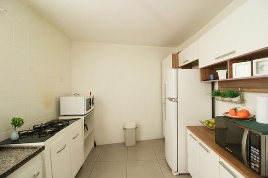 Cozinha de casa para alugar com 2 quartos, 86m² em Vila Zat, São Paulo