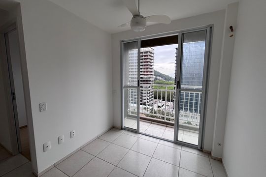 Sala de apartamento à venda com 3 quartos, 57m² em Barra Olímpica, Rio de Janeiro