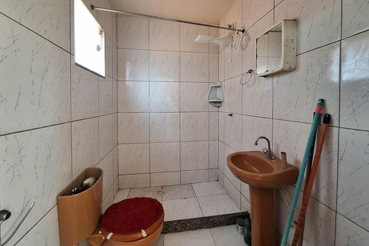 Banheiro de kitnet/studio para alugar com 1 quarto, 25m² em Itaipu, Niterói