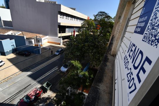 Placa de apartamento à venda com 1 quarto, 42m² em Vila Itapura, Campinas
