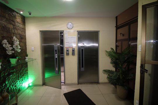 Área comum - Elevadores de apartamento para alugar com 1 quarto, 47m² em Bonsucesso, Rio de Janeiro