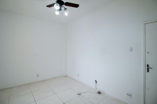 Sala de apartamento para alugar com 1 quarto, 47m² em Bonsucesso, Rio de Janeiro
