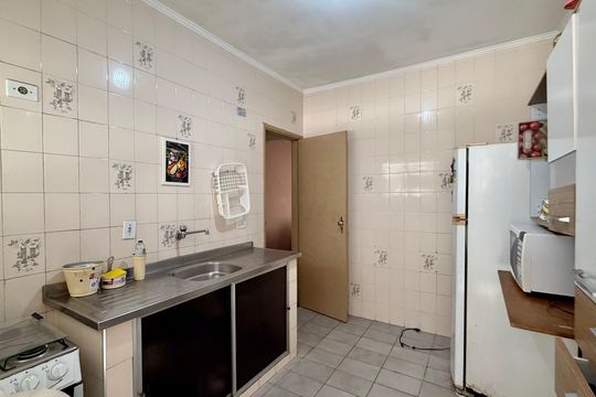 Cozinha de apartamento para alugar com 2 quartos, 70m² em Vila Alzira, Guarujá