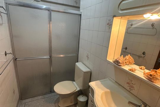 Banheiro de apartamento para alugar com 1 quarto, 58m² em Centro, São Vicente