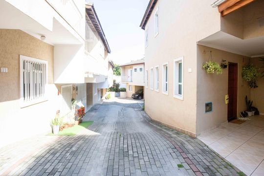 Área comum de casa à venda com 3 quartos, 86m² em Taboão, Diadema