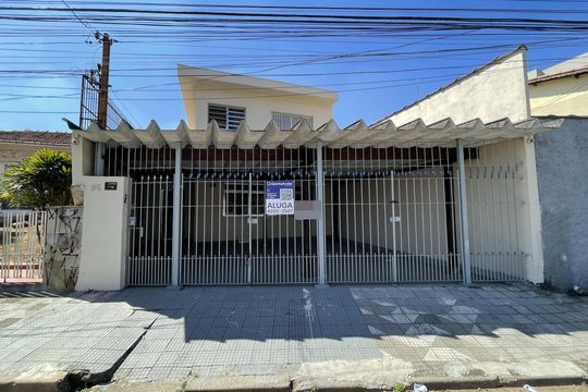 Fachada + Placa de casa para alugar com 3 quartos, 138m² em Itaquera, São Paulo