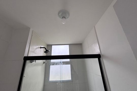Banheiro de apartamento para alugar com 2 quartos, 46m² em Recreio dos Bandeirantes, Rio de Janeiro