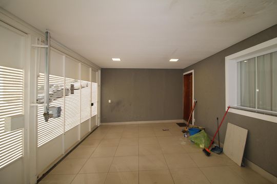 Garagem de casa à venda com 2 quartos, 256m² em Santana, São Paulo