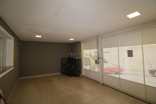 Garagem de casa à venda com 2 quartos, 256m² em Santana, São Paulo