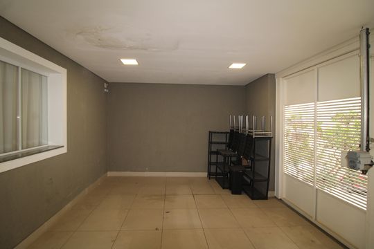 Garagem de casa à venda com 2 quartos, 256m² em Santana, São Paulo