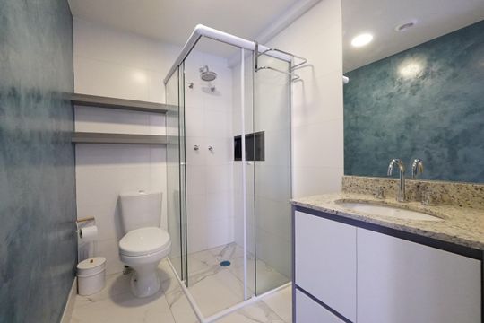 Banheiro de kitnet/studio para alugar com 1 quarto, 28m² em Jardim Aurelia, São Paulo