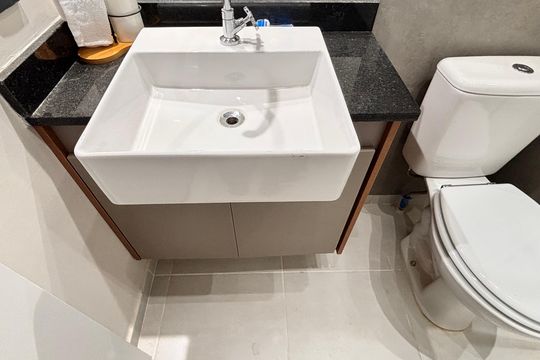 Banheiro de kitnet/studio para alugar com 2 quartos, 25m² em Vila Olímpia, São Paulo