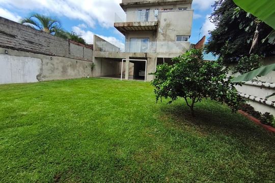 Área externa de casa à venda com 5 quartos, 312m² em Xaxim, Curitiba