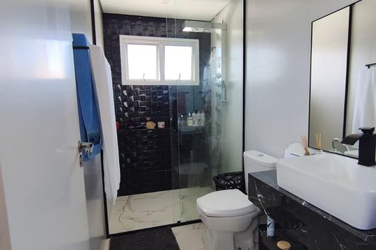 Banheiro de casa à venda com 5 quartos, 312m² em Xaxim, Curitiba