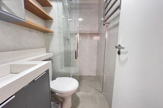 Banheiro  de apartamento para alugar com 1 quarto, 31m² em Vila Sonia, São Paulo