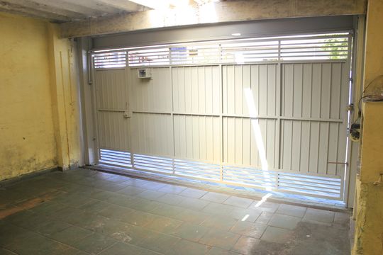 Garagem de casa para alugar com 3 quartos, 150m² em Jardim Jovaia, Guarulhos