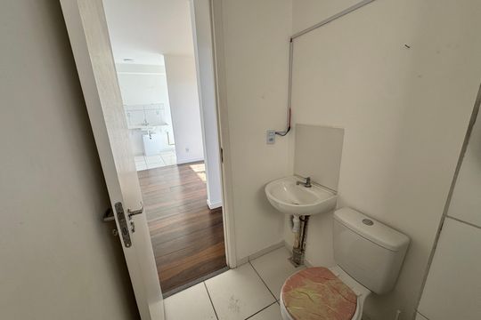 Banheiro de apartamento para alugar com 2 quartos, 56m² em Roselândia, Cotia