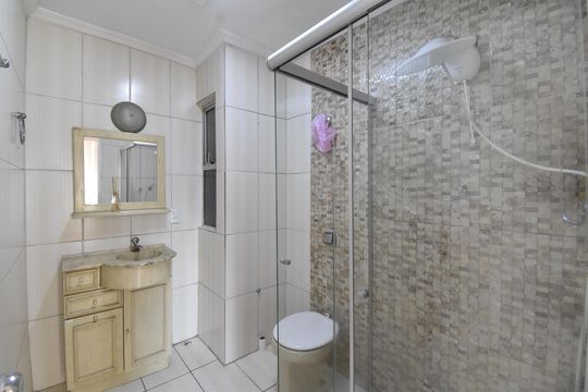 Banheiro de apartamento para alugar com 3 quartos, 76m² em Tingui, Curitiba
