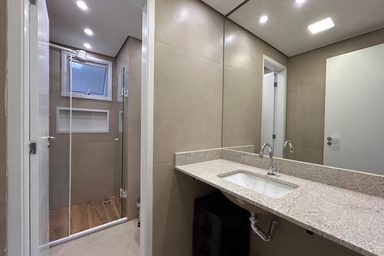 banheiro Social de apartamento para alugar com 3 quartos, 70m² em Vila Isa, São Paulo