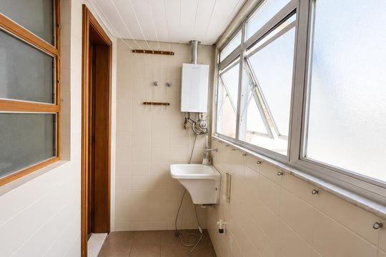 Área de serviço de apartamento para alugar com 2 quartos, 179m² em Independência, Porto Alegre