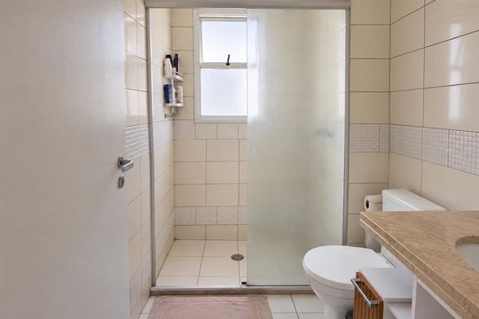 Banheiro de apartamento à venda com 2 quartos, 50m² em Vila Augusta, Guarulhos