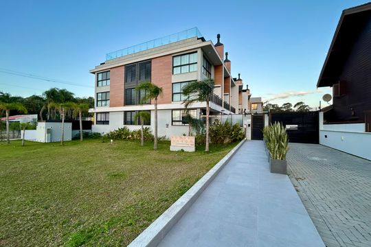 Fachada do Prédio de apartamento para alugar com 1 quarto, 76m² em Lagoa da Conceição, Florianópolis