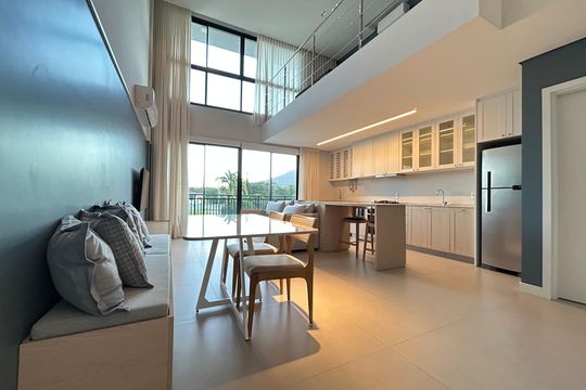Sala  de apartamento para alugar com 1 quarto, 76m² em Lagoa da Conceição, Florianópolis