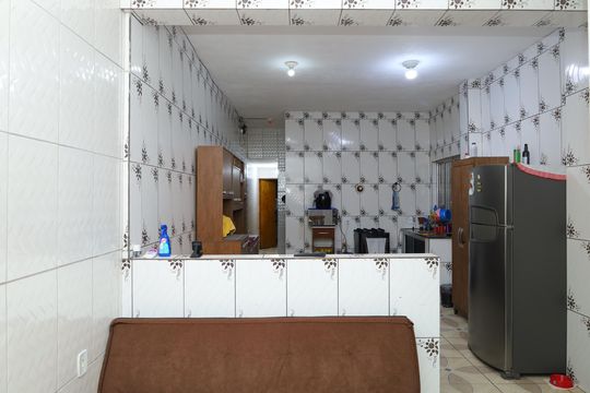 Casa à venda com 2 quartos, 225m² em Conjunto Habitacional A. E. Carvalho, São Paulo