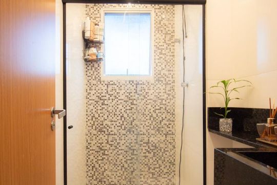 Banheiro de apartamento à venda com 2 quartos, 45m² em Heliópolis, Belo Horizonte