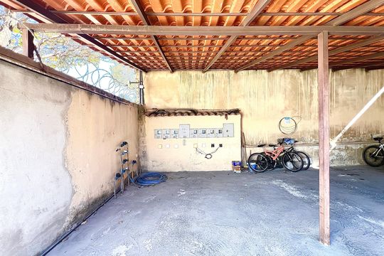 Garagem de casa à venda com 2 quartos, 64m² em Xangrilá (justinópolis), Contagem