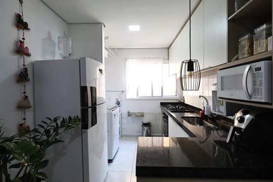 Cozinha de apartamento à venda com 2 quartos, 51m² em Parque Sao Vicente, Santo André