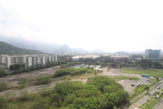 Sala - Vista de apartamento para alugar com 2 quartos, 80m² em Barra Olímpica, Rio de Janeiro