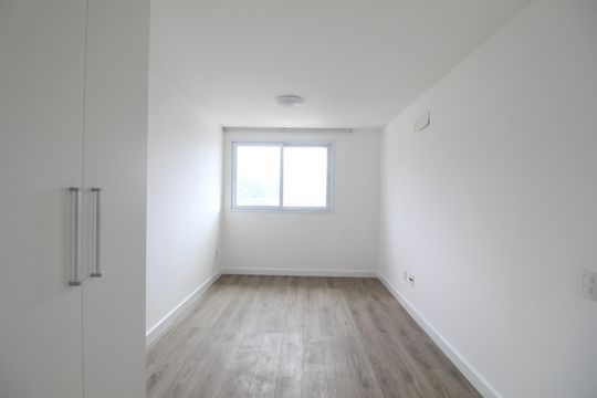 Quarto 1 de apartamento para alugar com 2 quartos, 80m² em Barra Olímpica, Rio de Janeiro