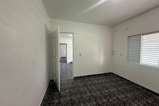 Quarto 1 de casa para alugar com 2 quartos, 50m² em Parque dos Camargos, Barueri