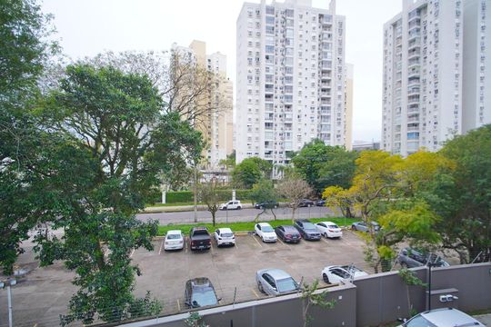 Quarto - Sala - Vista de kitnet/studio para alugar com 1 quarto, 43m² em Passo D’areia, Porto Alegre